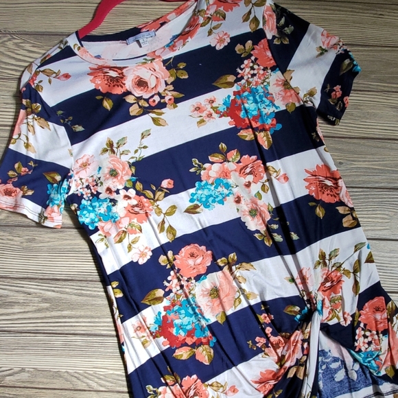Sale! Cassandra Stripe Floral Top - Picture 4 of 4
